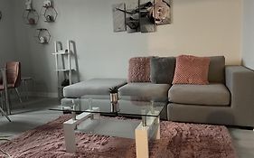 Captivating 2-Bed Apartment In Kirkcaldy